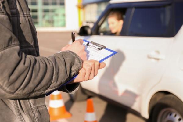Προσωρινό δίπλωμα οδήγησης με ένα «κλικ» – Πώς θα το λαμβάνουν οι νέοι οδηγοί