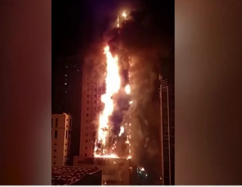 Στις φλόγες ουρανοξύστης στα Αραβικά Εμιράτα