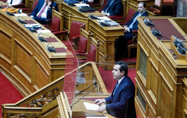 Μηταράκης: Μειωμένοι κατά 15% πρόσφυγες και μετανάστες που διαμένουν στα νησιά