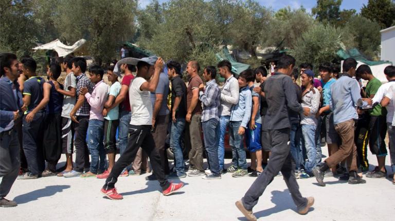 Guardian: Ο Ερντογάν χρησιμοποιεί τους πρόσφυγες για τα πολιτικά του παιχνίδια