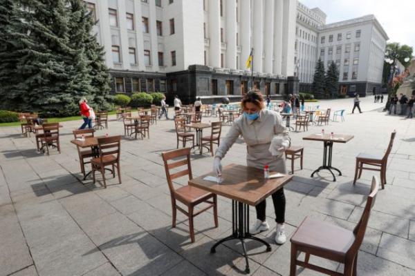 Κοροναϊός: Πόσο εύκολα μεταδίδεται ο ιός στην εργασία – Ποια επαγγέλματα κινδυνεύουν