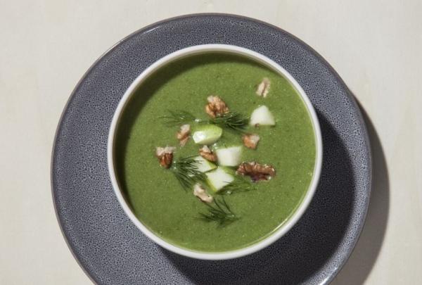 Βελουτέ αρακά, με σπανάκι και ξινόγαλο