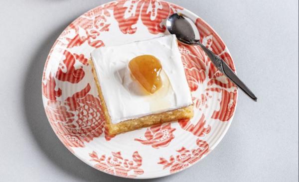 Ραβανί με γιαούρτι και γλυκό του κουταλιού