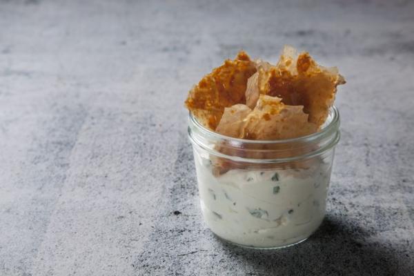 Τυρόπιτα με φύλλο κρούστας και μέλι