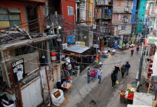 Στο χείλος της πτώχευσης και πάλι η Αργεντινή