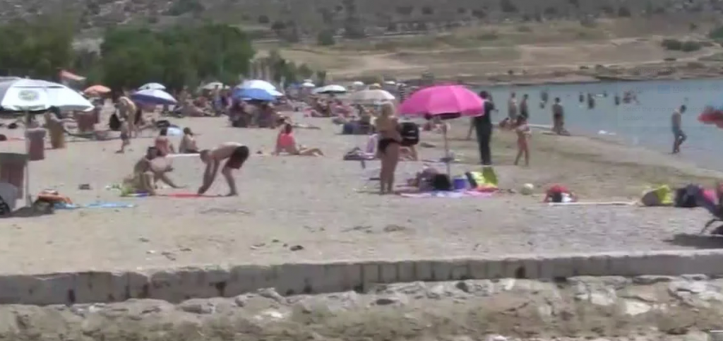 Αυτοψία MEGA: Τέλος στις αυθαιρεσίες στην παραλία της Βάρκιζας