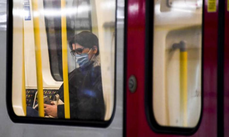 Κοροναϊος – Βρετανία : Ανακρίνεται ύποπτος για τον θάνατο της υπαλλήλου των σιδηροδρόμων