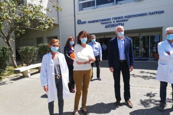 Κοροναϊός : Στο νοσοκομείο της Πάτρας επισκέφτηκε ο Γ. Παπανδρέου – Το ευχαριστώ στους γιατρούς