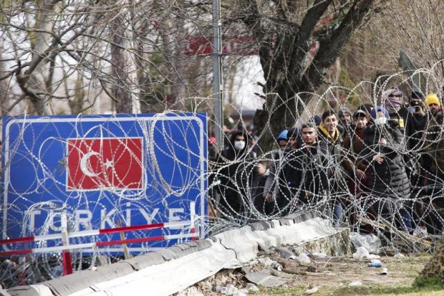 Έβρος: Ο φράχτης φέρνει ένταση στις ελληνοτουρκικές σχέσεις και συγκλίσεις ΝΔ και ΣΥΡΙΖΑ