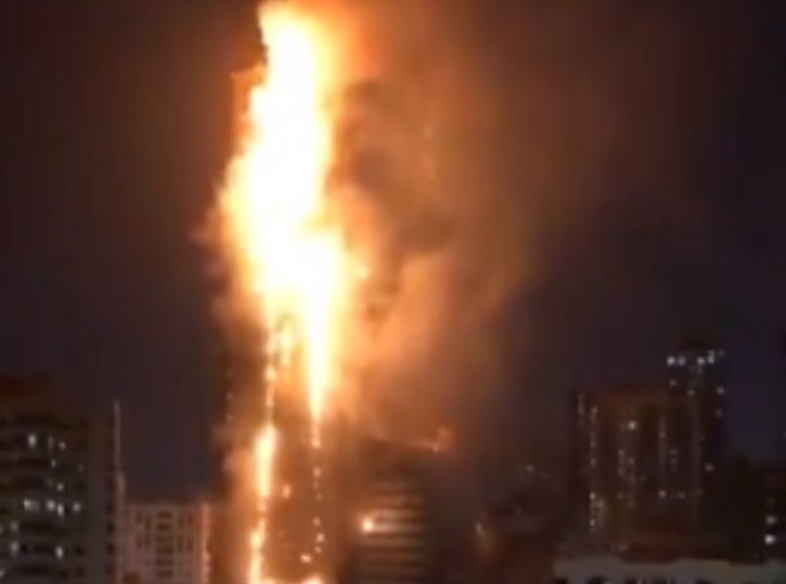 Πυρκαγιά «καταπίνει» ουρανοξύστη 48 ορόφων στα Ηνωμένα Αραβικά Εμιράτα [Συγκλονιστικές εικόνες]
