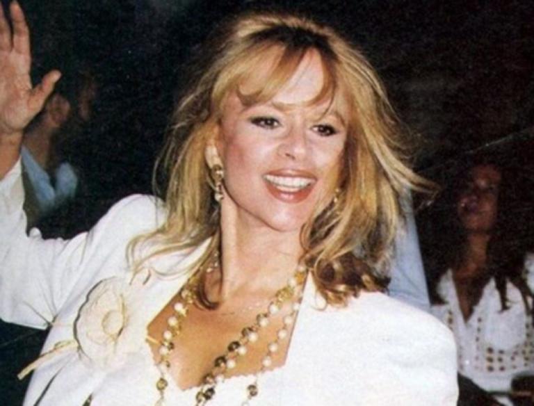 Αλίκη Βουγιουκλάκη: Η σπάνια φωτογραφία ώρες μετά τον γάμο με τον Παπαμιχαήλ