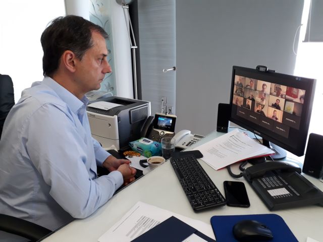 Θεοχάρης προς περιφερειάρχες: Στόχος να ανοίξουν όλες οι περιοχές