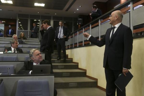 Κατρούγκαλος κατά Δένδια για τα περί ακροδεξιάς ρητορικής της αντιπολίτευσης στον Έβρο