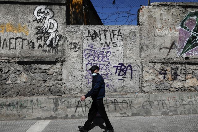 Ο Observer συγκρίνει την αντίδραση στον κοροναϊό σε Ελλάδα και Βρετανία