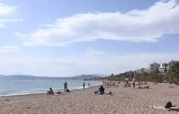 «Μοναχικές» καλοκαιρινές βουτιές λόγω κοροναϊού