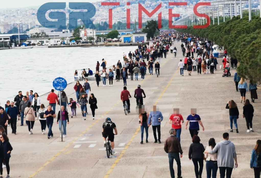 Θεσσαλονίκη: «Βούλιαξε» από κόσμο η Νέα Παραλία