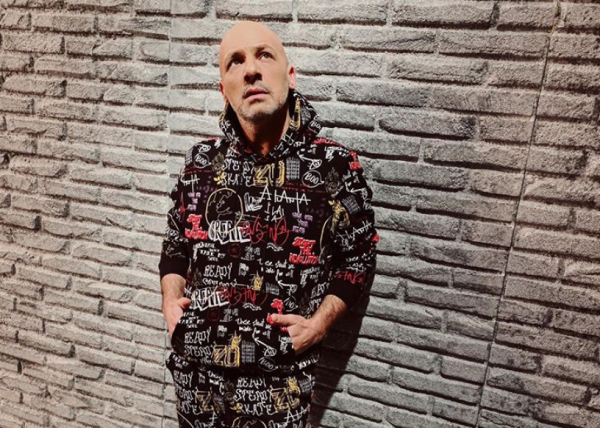 Νίκος Μουτσινάς : Ραγίζει καρδιές μιλώντας για τη μητέρα του