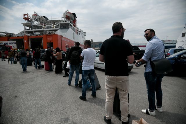 Σήκωσαν άγκυρα τα πλοία – Ουρές, θερμομετρήσεις και ερωτηματολόγια [Εικόνες]