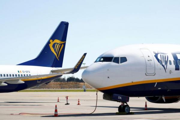 Κοροναϊός : Προχωράει σε 3.000 απολύσεις η Ryanair