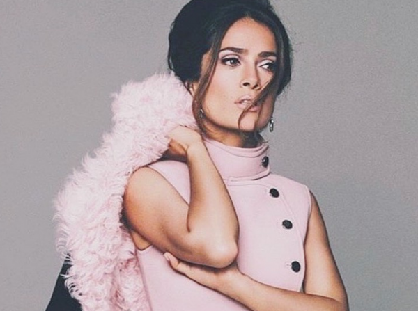 Σάλμα Χάγιεκ : Ποζάρει χωρίς ίχνος μακιγιάζ και το Instagram παραμιλά