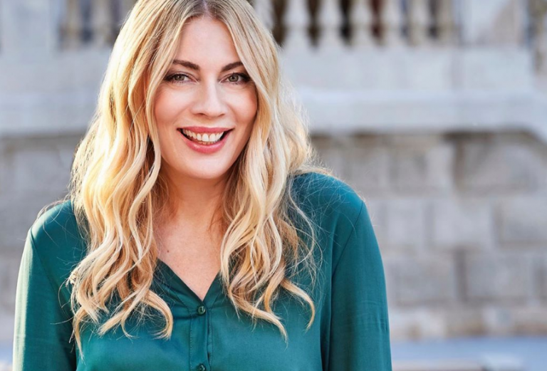 Σμαράγδα Καρύδη : H πρώτη καλοκαιρινή βουτιά που «έριξε» το Instagram