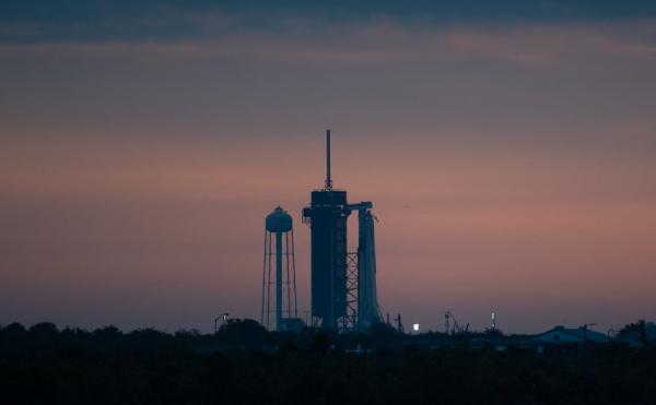 Έτοιμοι να γράψουν ιστορία SpaceX και Έλον Μασκ με επανδρωμένη αποστολή στο Διάστημα