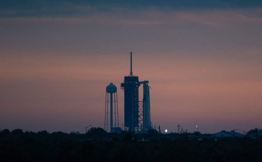 Έτοιμοι να γράψουν ιστορία SpaceX και Έλον Μασκ με επανδρωμένη αποστολή στο Διάστημα