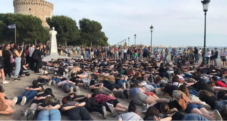 «Ι can’t breathe»: Συμβολική διαμαρτυρία στη Θεσσαλονίκη
