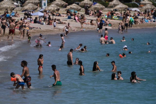 «Βούλιαξαν» οι παραλίες της Αττικής