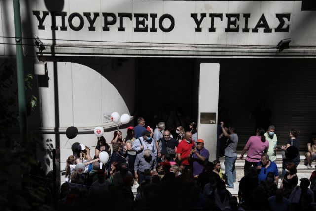 Η «θωράκιση» του ΕΣΥ ξέμεινε στα χειροκροτήματα