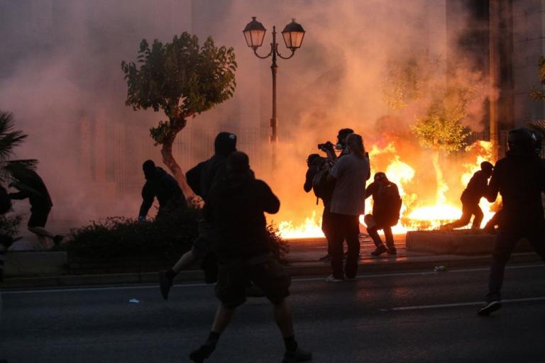 Δολοφονία Φλόιντ: Πέντε συλλήψεις για τα χθεσινά επεισόδια στην αμερικανική πρεσβεία
