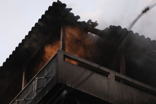Συναγερμός στην Πυροσβεστική - Φωτιά σε διαμέρισμα στο Γαλάτσι