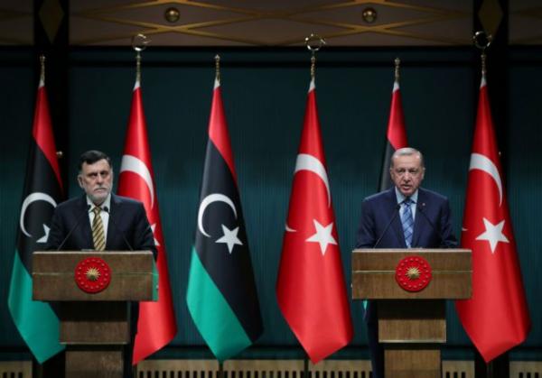 Παζάρια για τη Λιβύη, ενώ η Τουρκία εδραιώνεται με στρατιωτικές βάσεις