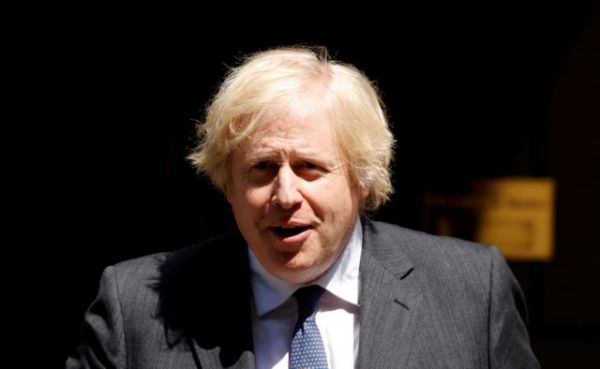 Σόου Μπόρις Τζόνσον στη Downing Street – Κάνει push ups για να δείξει ότι ανάρρωσε