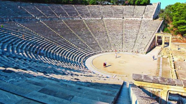 Το MEGA στο αρχαίο θέατρο της Επιδαύρου λίγο πριν ανοίξει τις πύλες του