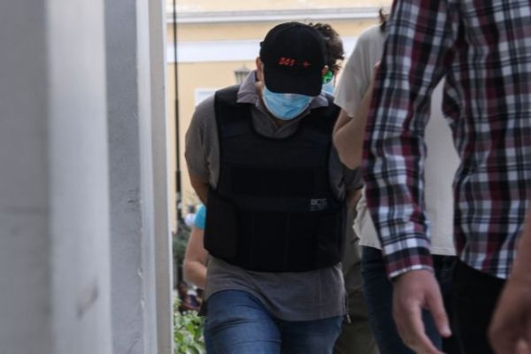 Ψευτογιατρός : Νέο αποκλειστικό ντοκουμέντο του MEGA από τις παιδαριώδεις διαγνώσεις