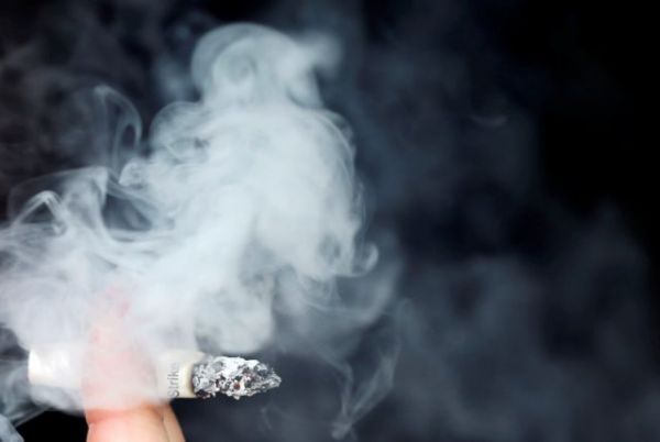 Κοροναϊός: Τι δείχνει νέα έρευνα για τους καπνιστές – Ο ρόλος της νικοτίνης