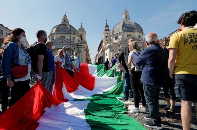 Κοροναϊός: Μικρή αύξηση κρουσμάτων και νεκρών στην Ιταλία