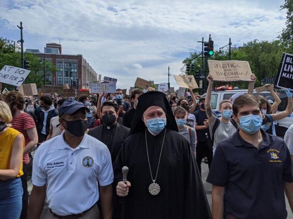 Δολοφονία Φλόιντ: Σε διαδήλωση στο Μπρούκλιν και ο Αρχιεπίσκοπος Αμερικής Ελπιδοφόρος