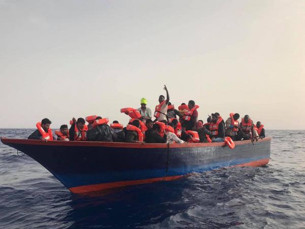 «Δεν έχουμε πιει τίποτα για 62 ώρες»: Συγκλονιστική διάσωση προσφύγων ανοιχτά της Μάλτας