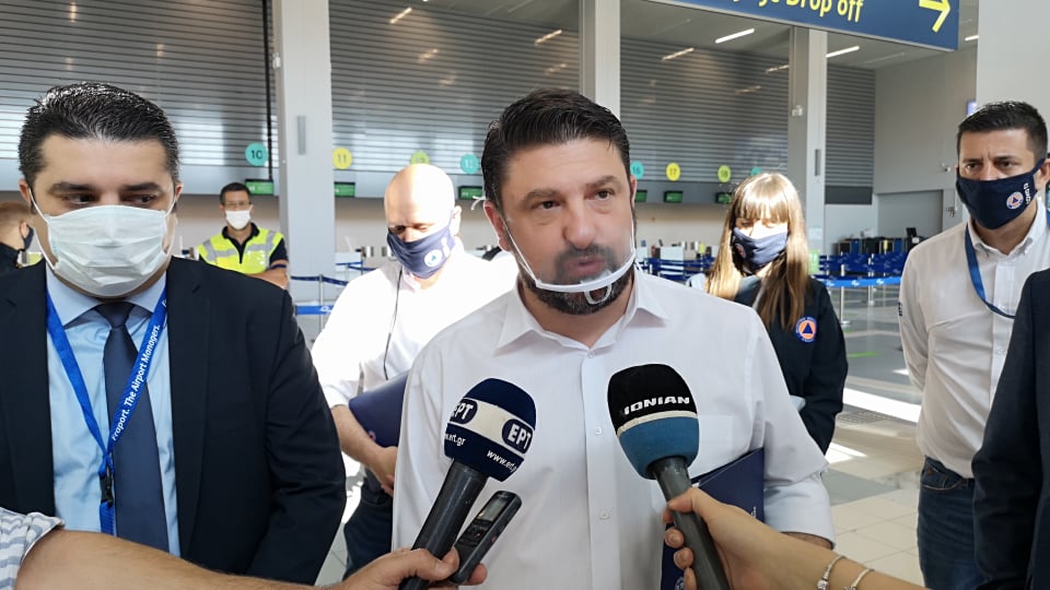 Κοροναϊός : Συναγερμός για τα εισαγόμενα κρούσματα - Σαρωτικές επιθεωρήσεις Χαρδαλιά στα αεροδρόμια