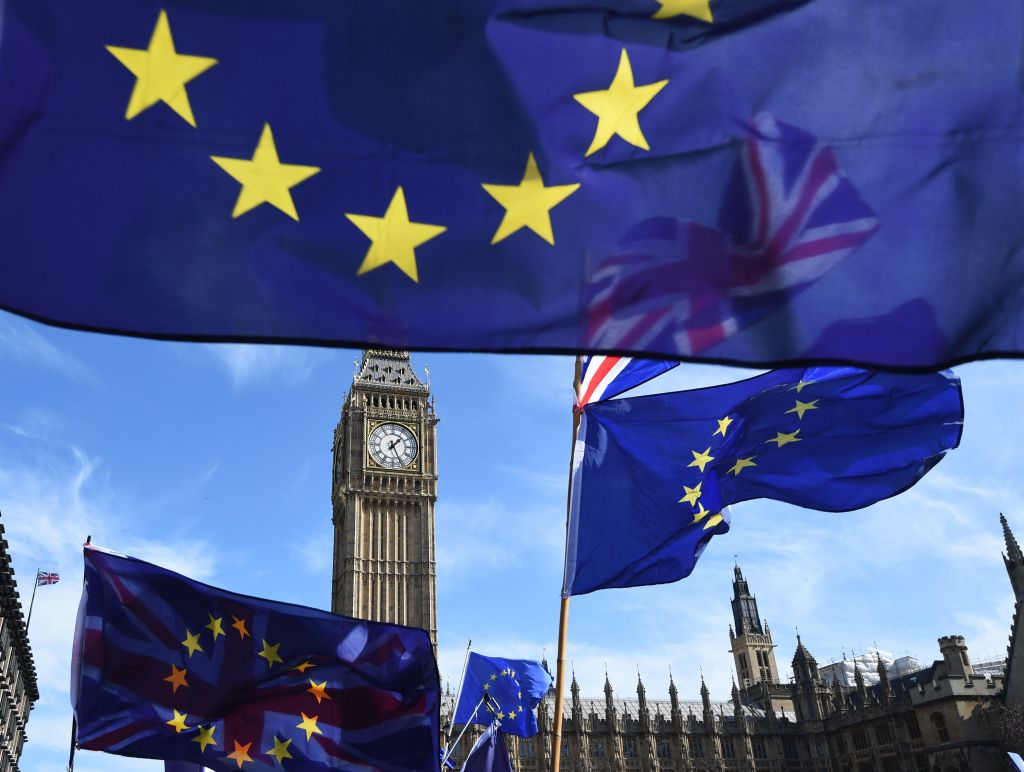Διπλή απειλή κοροναϊού - Brexit για τη βρετανική οικονομία
