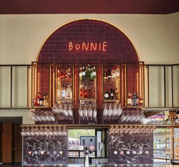 Ολλανδία : Εστιατόριο 119 ετών «ήρθε στο φως» μετά από τέλεια ανακαίνιση