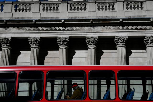 Κοροναϊός: Χαλάρωση των περιορισμών και για τις ευάλωτες ομάδες στη Βρετανία