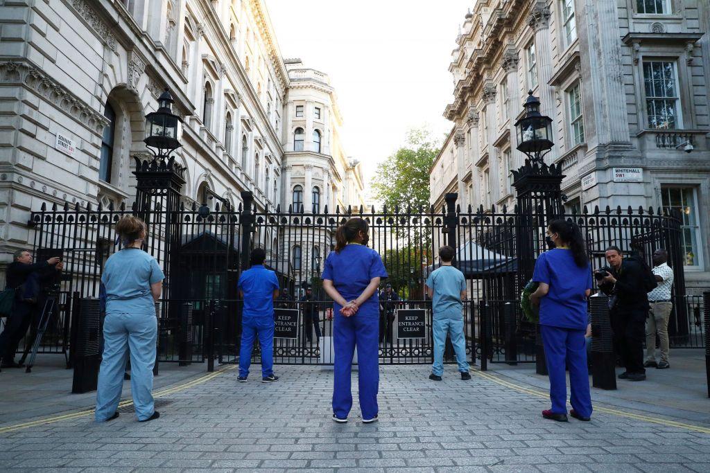 Βρετανία : «Ομερτά» στα νοσοκομεία για τους χειρισμούς εν μέσω πανδημίας