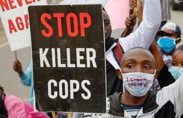 Κένυα : Οι φτωχοί διαδηλώνουν κατά της αστυνομικής βίας με πρόσχημα τον κοροναϊό