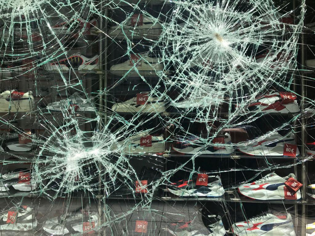 Γερμανία : Βίαια επεισόδια και πλιάτσικο μετά από προσαγωγές για διακίνηση ναρκωτικών