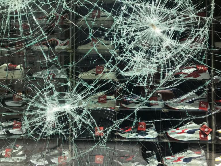 Γερμανία : Βίαια επεισόδια και πλιάτσικο μετά από προσαγωγές για διακίνηση ναρκωτικών