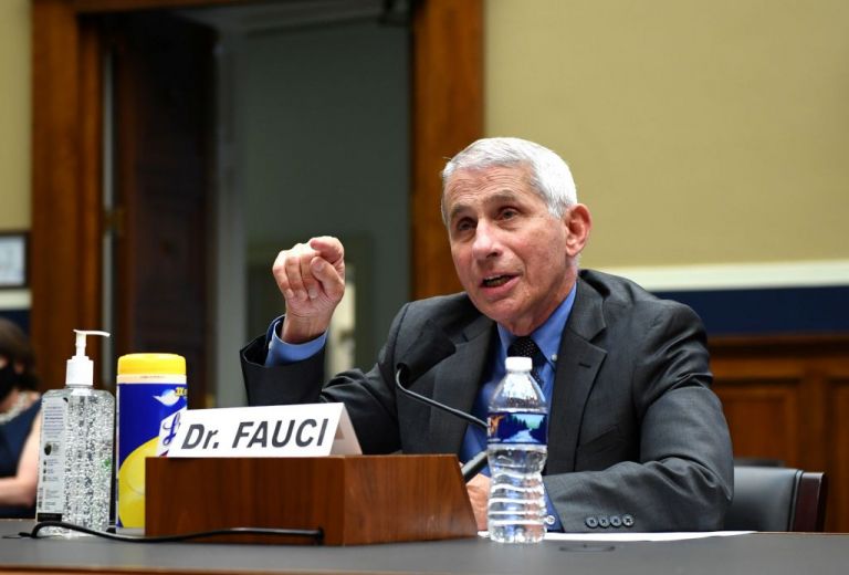 Φάουτσι : Δεν είναι σίγουρο ότι το εμβόλιο κοροναϊού θα οδηγήσει σε ανοσία της αγέλης