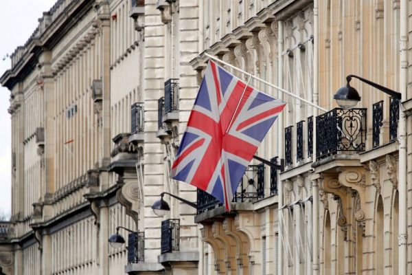 Έρευνα : Μόλις το 6% των Βρετανών επιθυμεί επιστροφή στην προ-κοροναϊού οικονομία